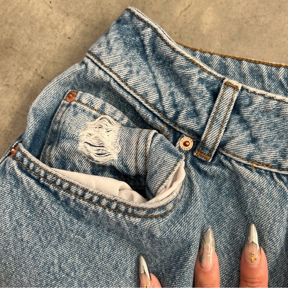 ASOS DESIGN petite high rise ‘slouchy’ mom jeans - Picture 10 of 10